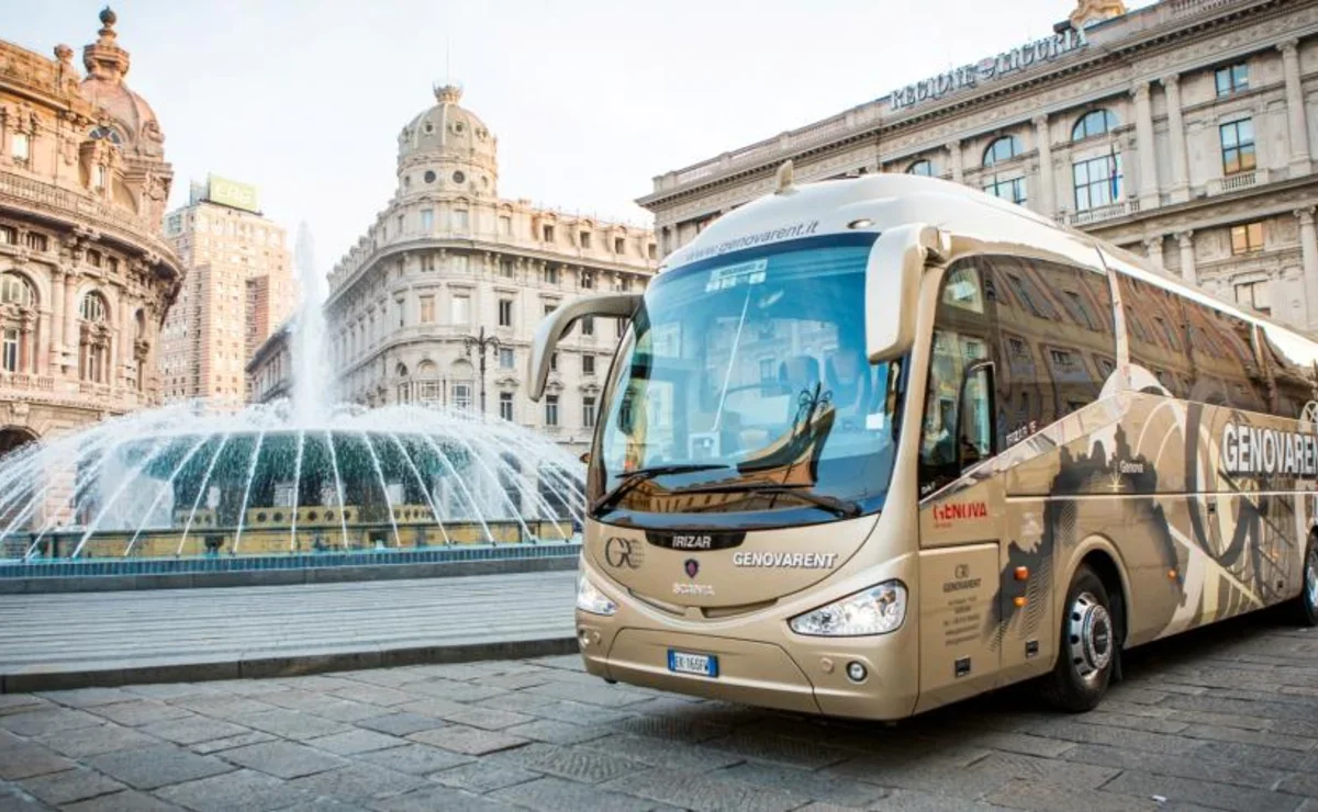 Туристические автобусные туры. Автобусный тур. Экскурсия на автобусе. Экскурсионные автобусы Европы. Автобус для путешествий.