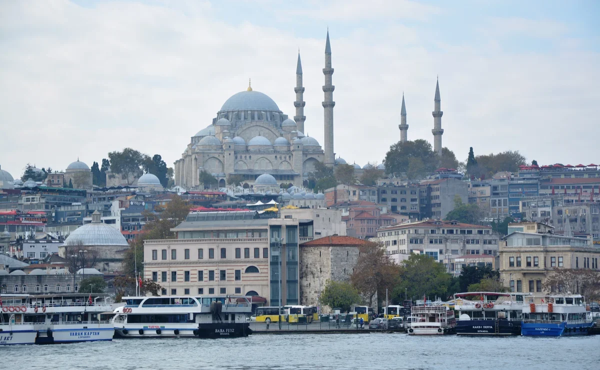 голубая мечеть турция. голубая мечеть турция. стамбул зелень. незабываемый тур в стамбуле. турция истанбул.